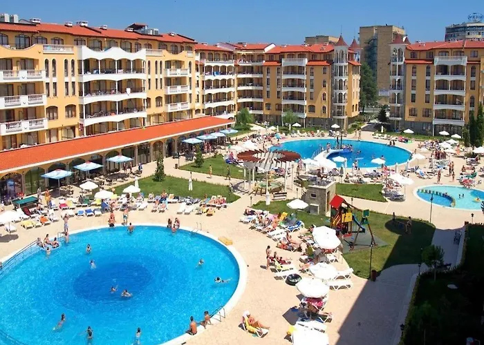 George - 3 Pools, 2 Bedrooms & 2 Bathrooms 阳光海滩