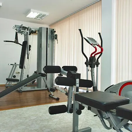 George - 3 Pools, 2 Bedrooms & 2 Bathrooms Sluneční pobřeží