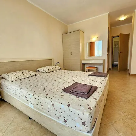 George - 3 Pools, 2 Bedrooms & 2 Bathrooms Apartment *
