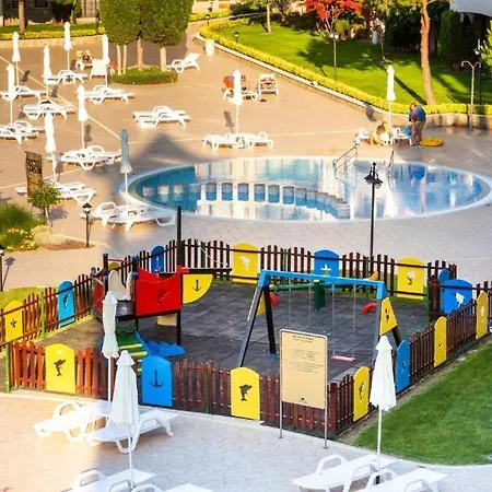 George - 3 Pools, 2 Bedrooms & 2 Bathrooms Apartment