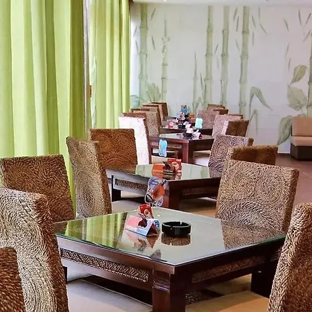 George - 3 Pools, 2 Bedrooms & 2 Bathrooms Apartment