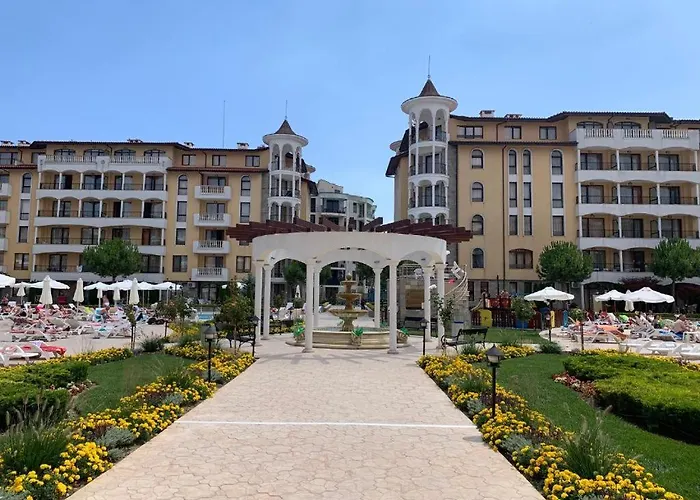 George - 3 Pools, 2 Bedrooms & 2 Bathrooms * 阳光海滩