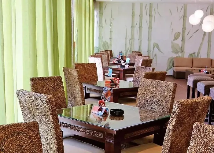 George - 3 Pools, 2 Bedrooms & 2 Bathrooms 公寓 阳光海滩